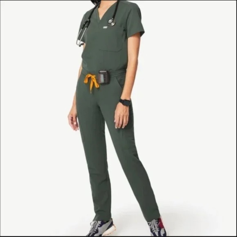 NWT FIGS Yola Skinny Scrub Pants in Moss  – XS Regular